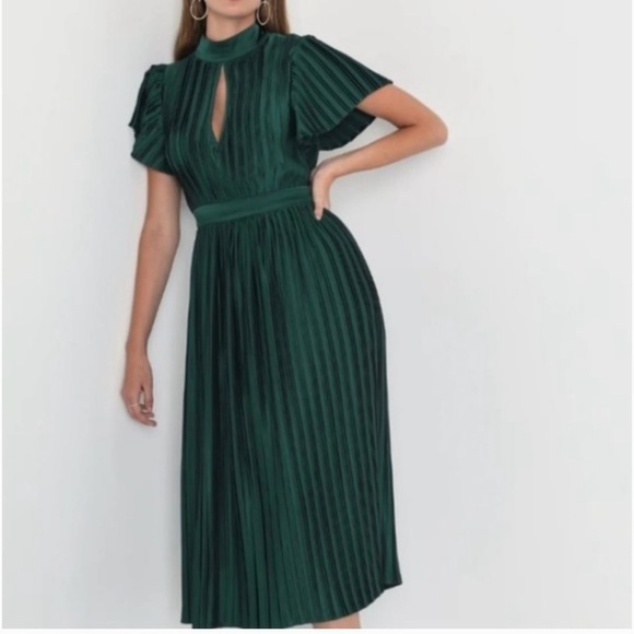 LULUS Radiant Reverie Emerald Plisse Short Sleeve Backless Midi Dress Size: L - Picture 3 of 17